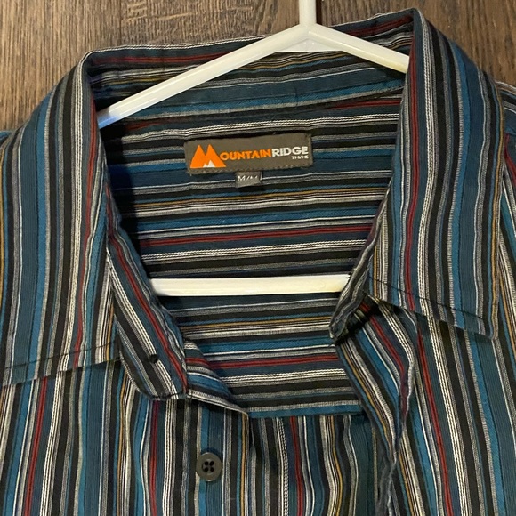 🦋 2/$20 Mountain Ridge vertical stripe button down tee - Picture 7 of 7
